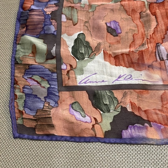 Vintage Anne Klein Silk Scarf Made in Japan 28 x 29 - Picture 5 of 9